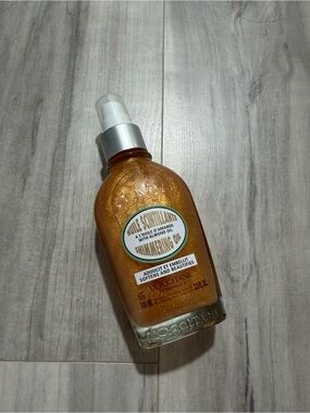 L'OCCITANE Almond Shimmering body oil